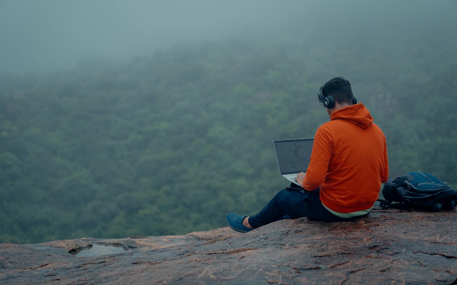 Como Trabalhar Remotamente de Qualquer Lugar: O Guia Completo para Sua Liberdade Profissional — como trabalhar remotamente de