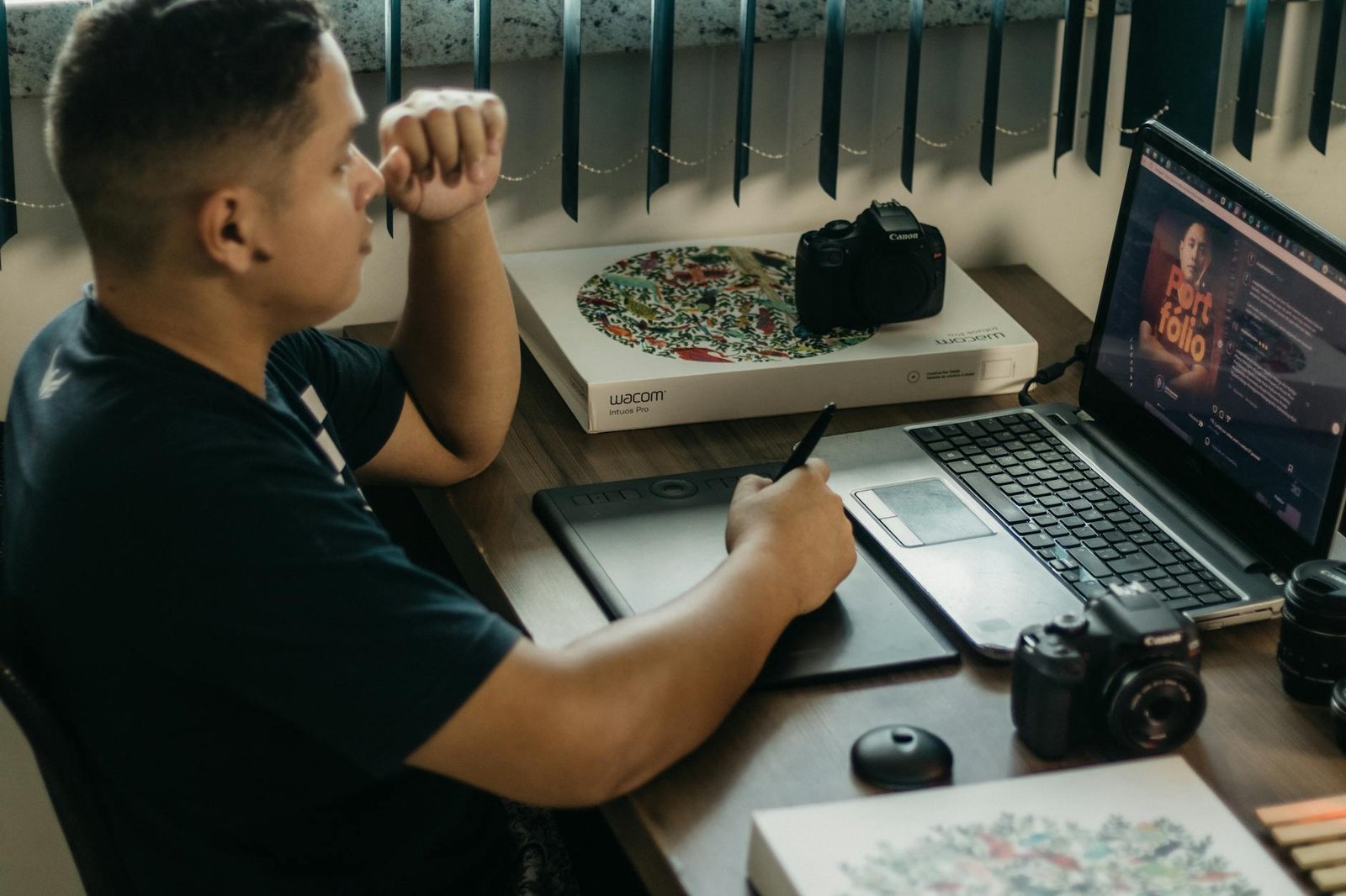 Designer Gráfico vs. Web Designer: Desvende as Diferenças Essenciais e Escolha Sua Carreira — diferença entre designer gráfic