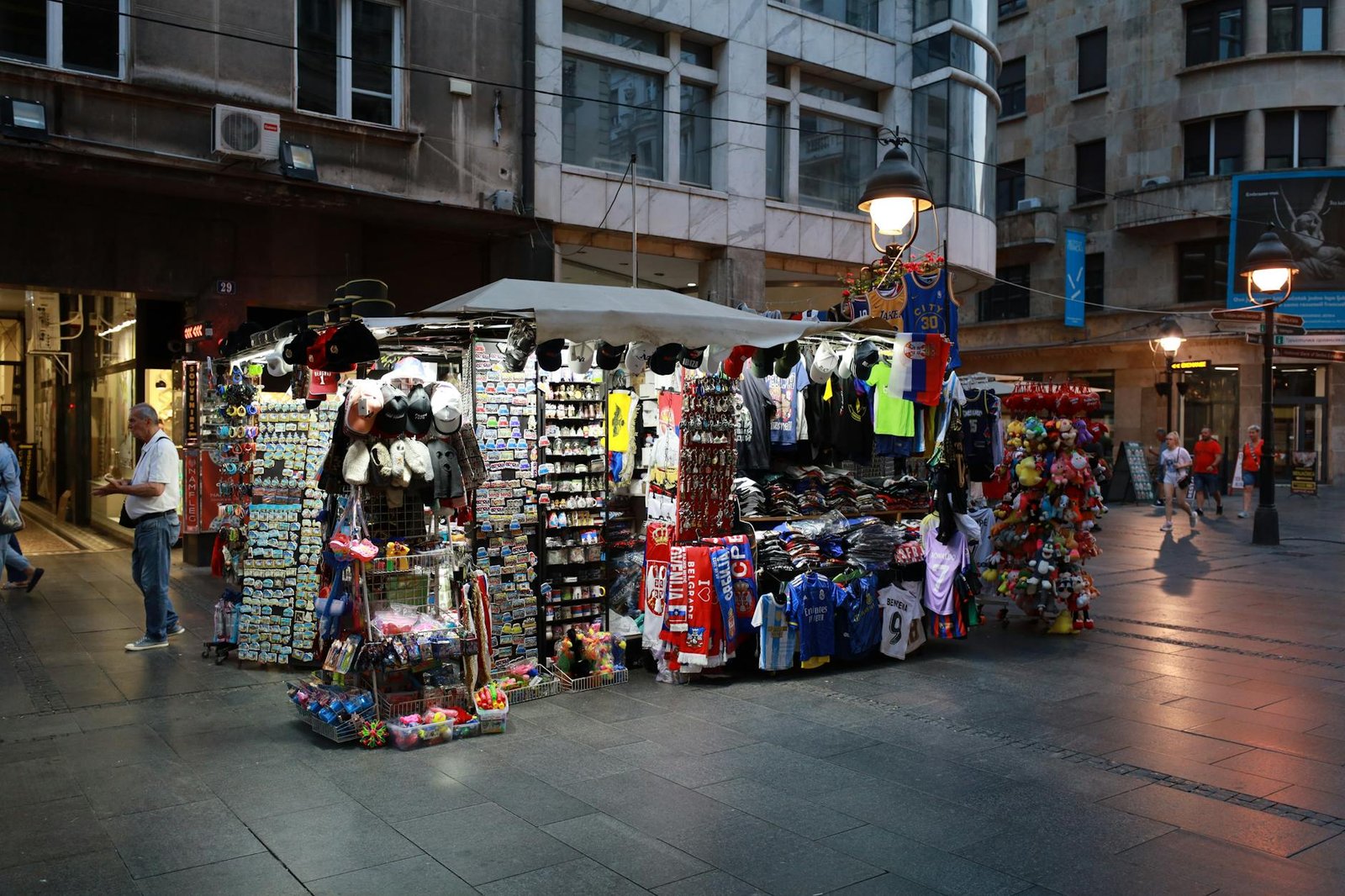 Para Marketing de Destino: Como cidades podem prosperar, é fundamental desenvolver uma estratégia integrada que contemple a i