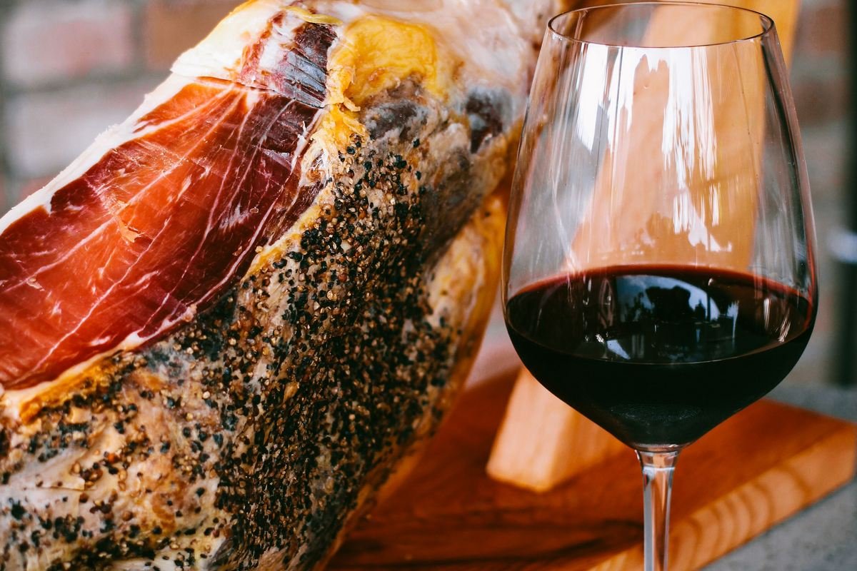 Com quais vinhos o presunto Parma combina